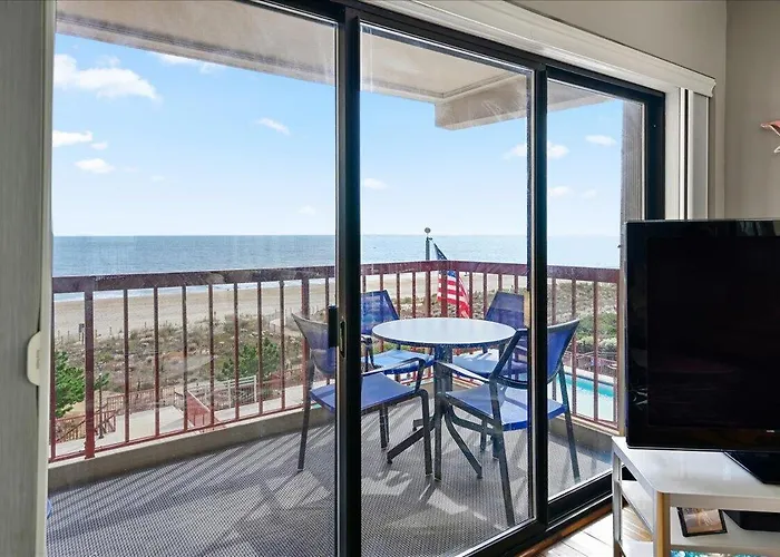 Holiday home 3 Bedroom Rainbow With Fabulous Direct Ocean Views And Outdoor Pool!