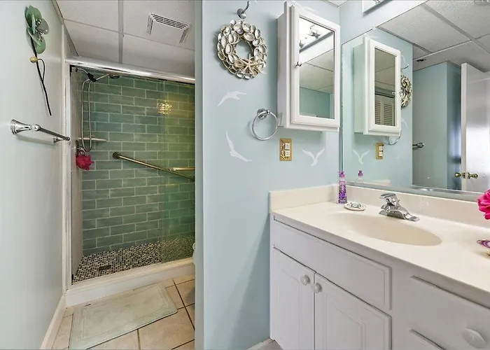 3 Bedroom Rainbow With Fabulous Direct Ocean Views And Outdoor Pool! *